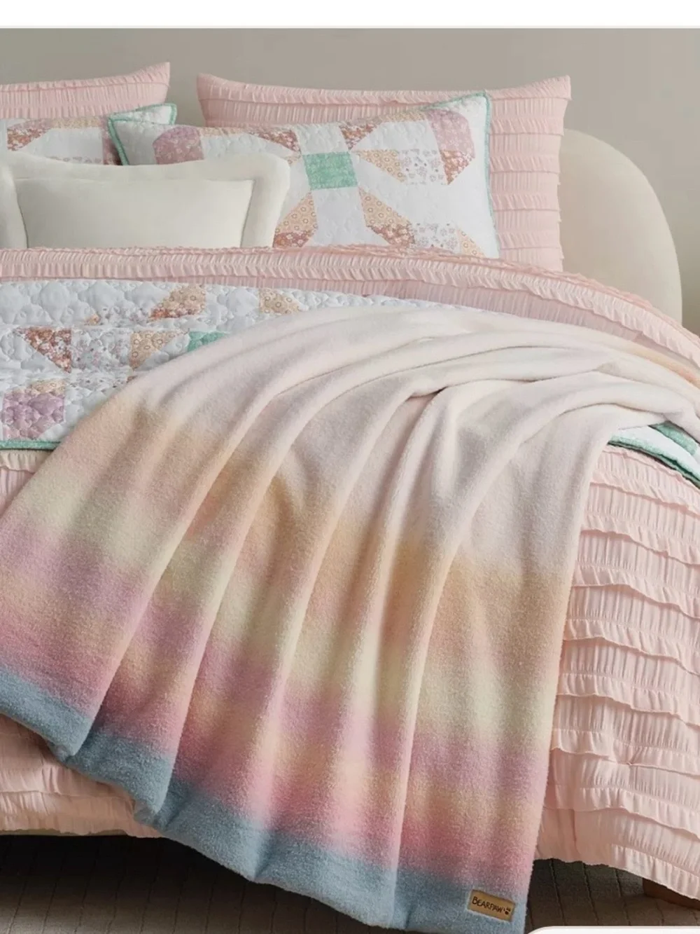 BEARPAW Steph Faux Cashmere throw blanket. Excellent/new condition